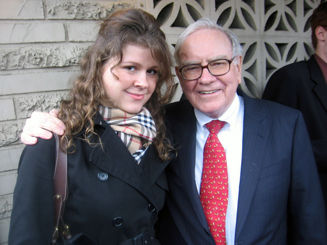 Karlonia Kibis Poses with Mr. Buffett